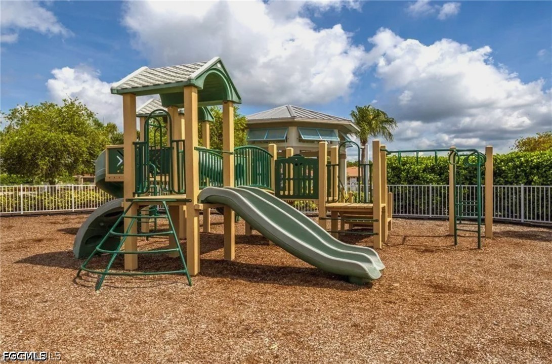 3861 King Williams, Fort Myers, FL 33916
