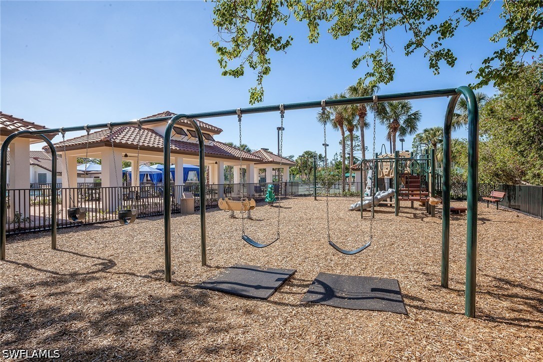 2036 Laguna, Naples, FL 34109
