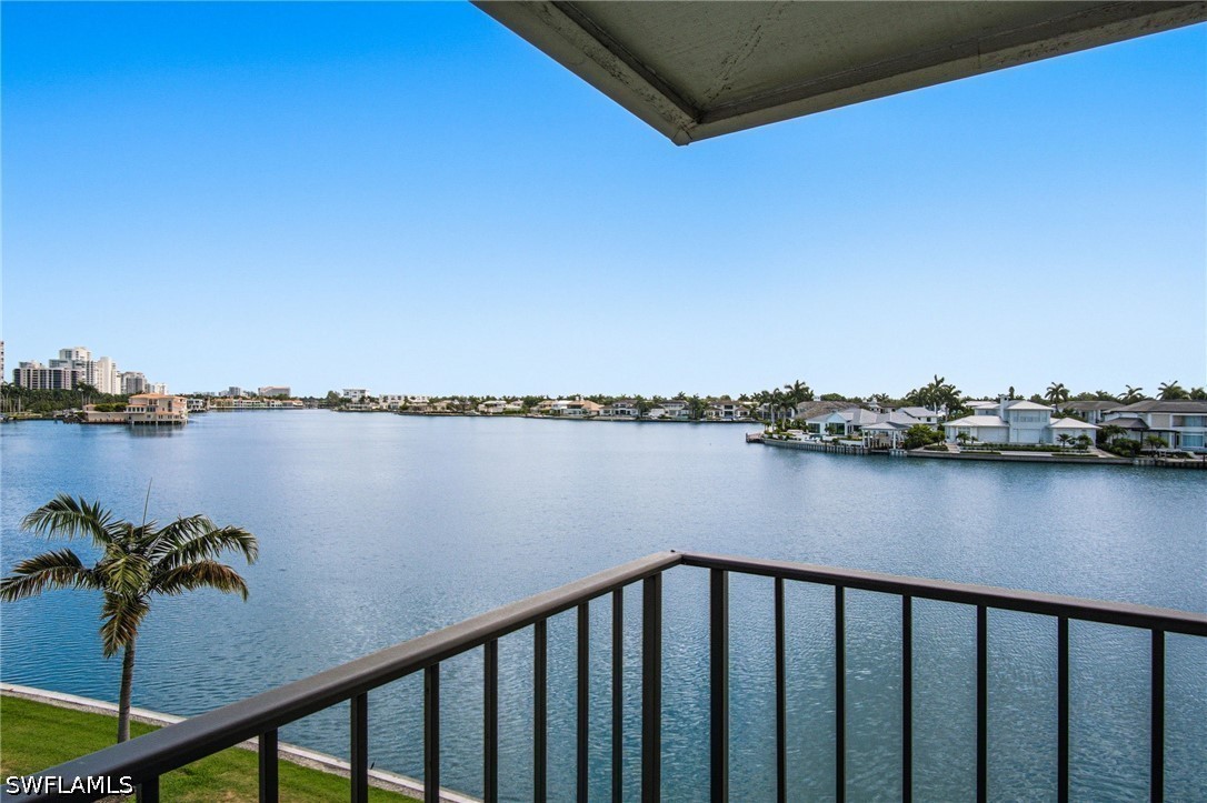3400 Gulf Shore Unit L8, Naples, FL 34103