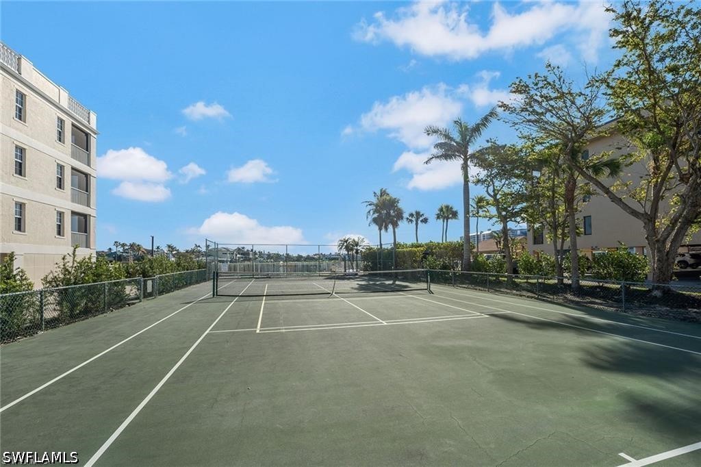 9380 Gulf Shore Unit 402, Naples, FL 34108