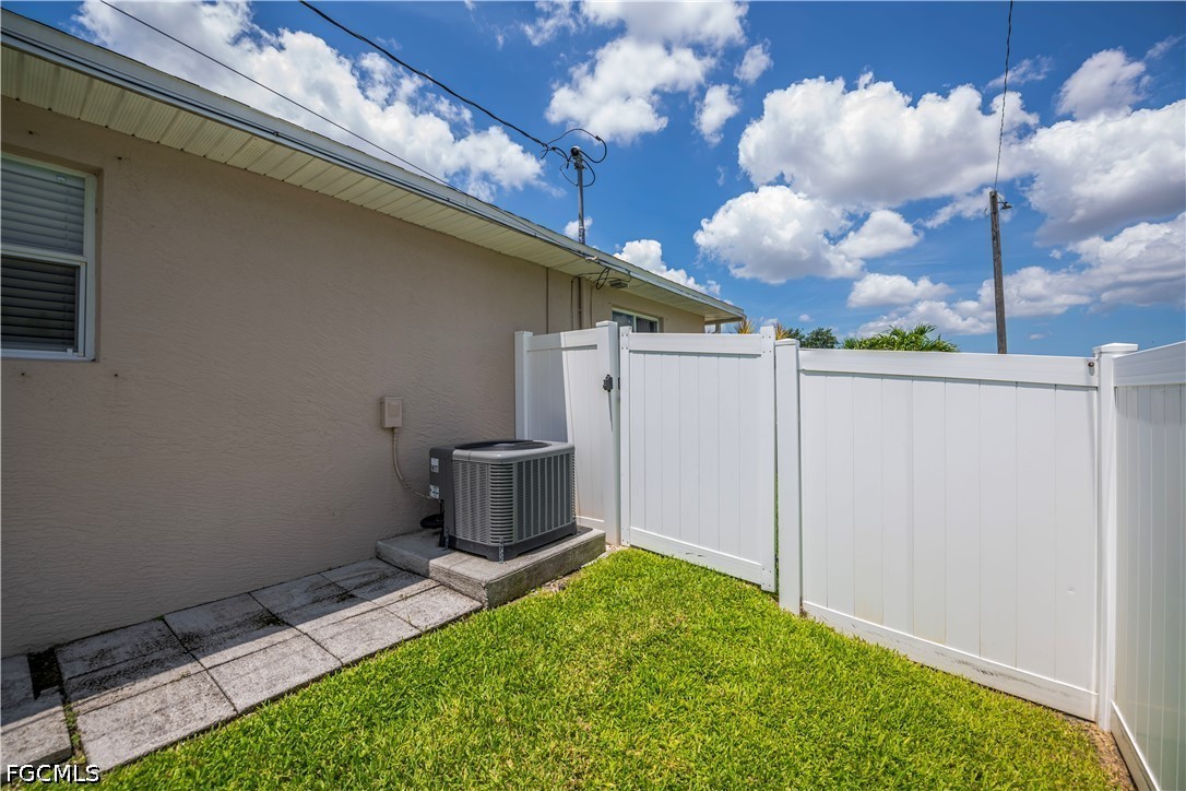 2125 10th, Cape Coral, FL 33909