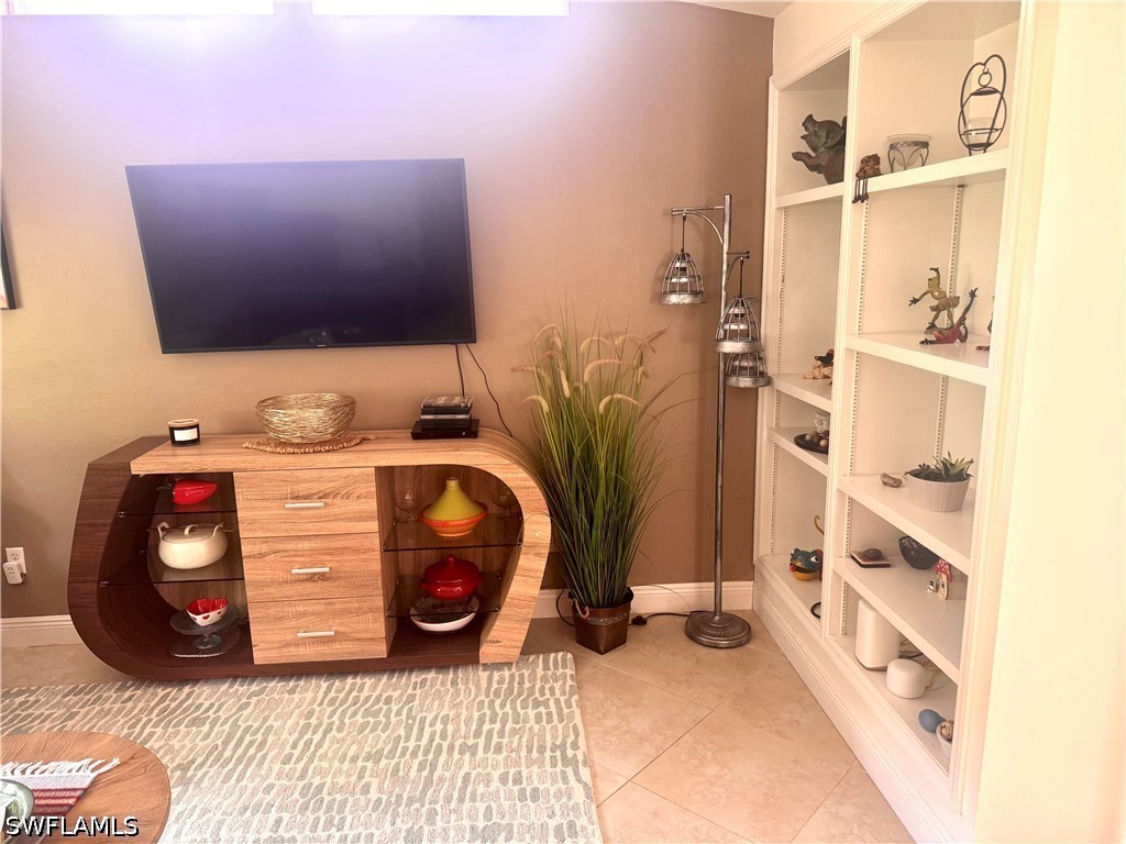4392 11th, Naples, FL 34116