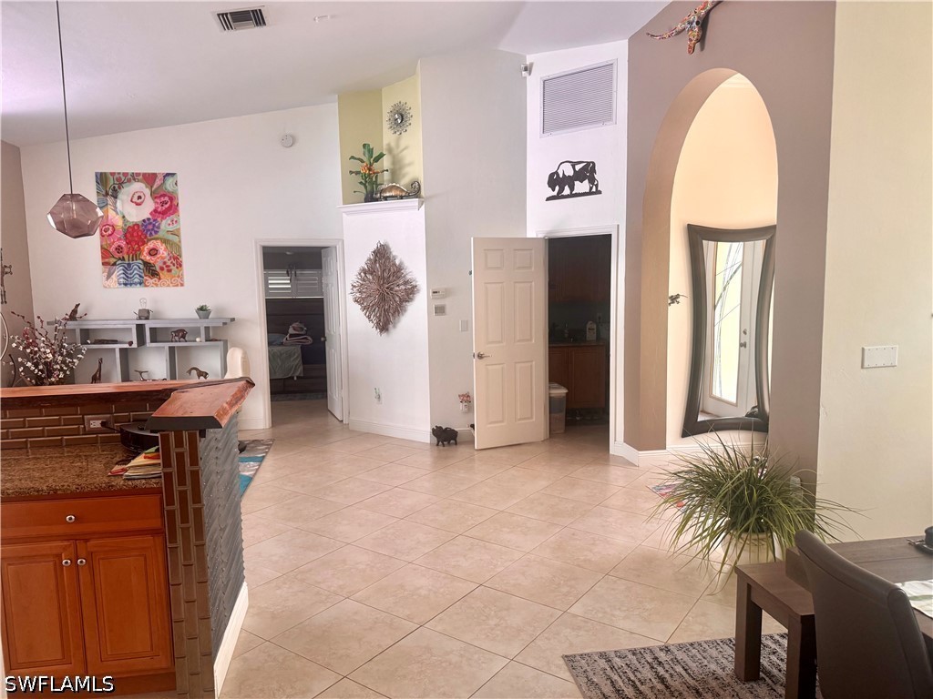 4392 11th, Naples, FL 34116