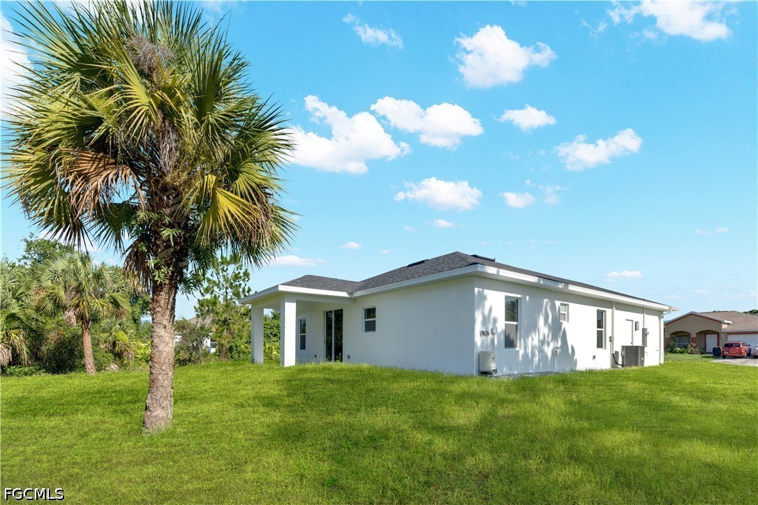 864 Chantilly, Lehigh Acres, FL 33974