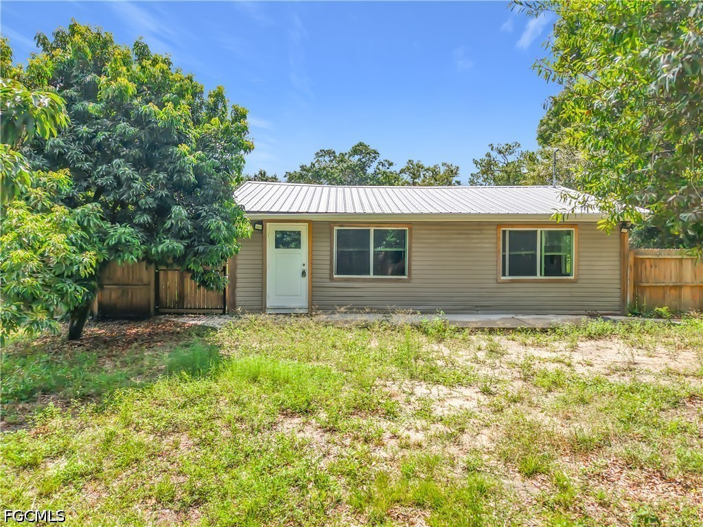 19330 Meredith, North Fort Myers, FL 33917