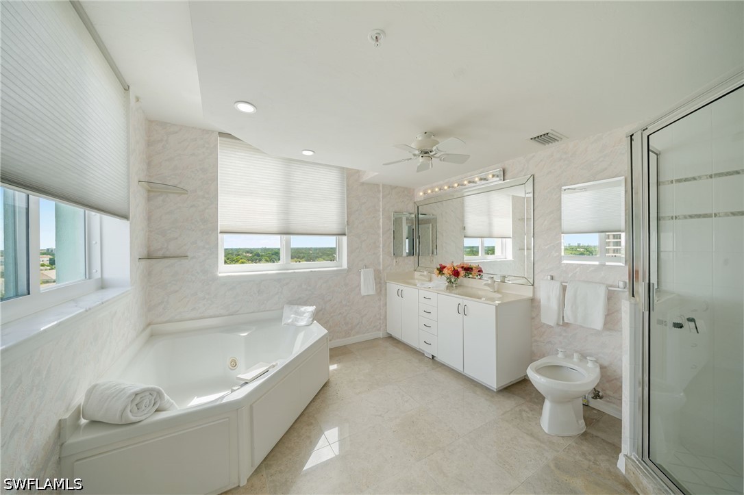 7515 Pelican Bay Unit 10d, Naples, FL 34108