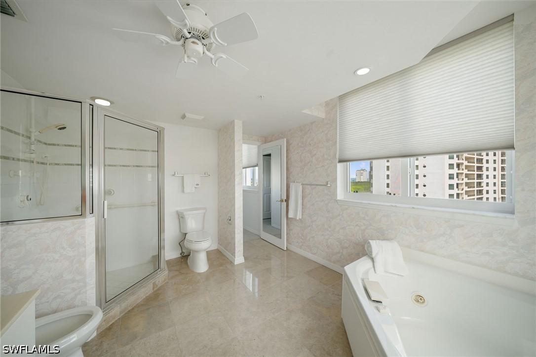 7515 Pelican Bay Unit 10d, Naples, FL 34108