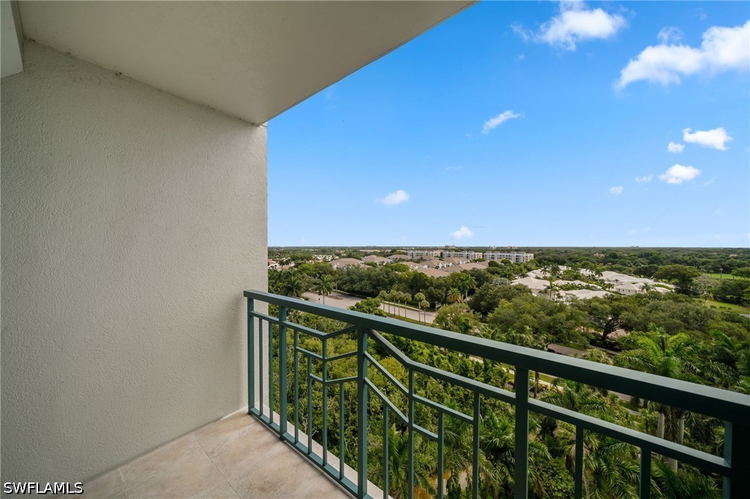 7515 Pelican Bay Unit 10d, Naples, FL 34108