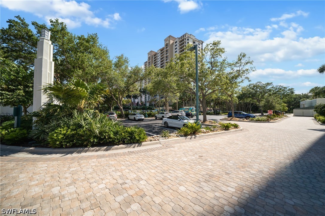 7515 Pelican Bay Unit 10d, Naples, FL 34108