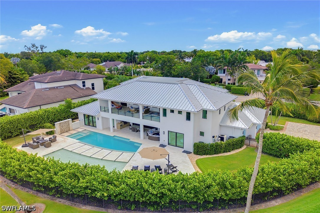 692 Banyan, Naples, FL 34102