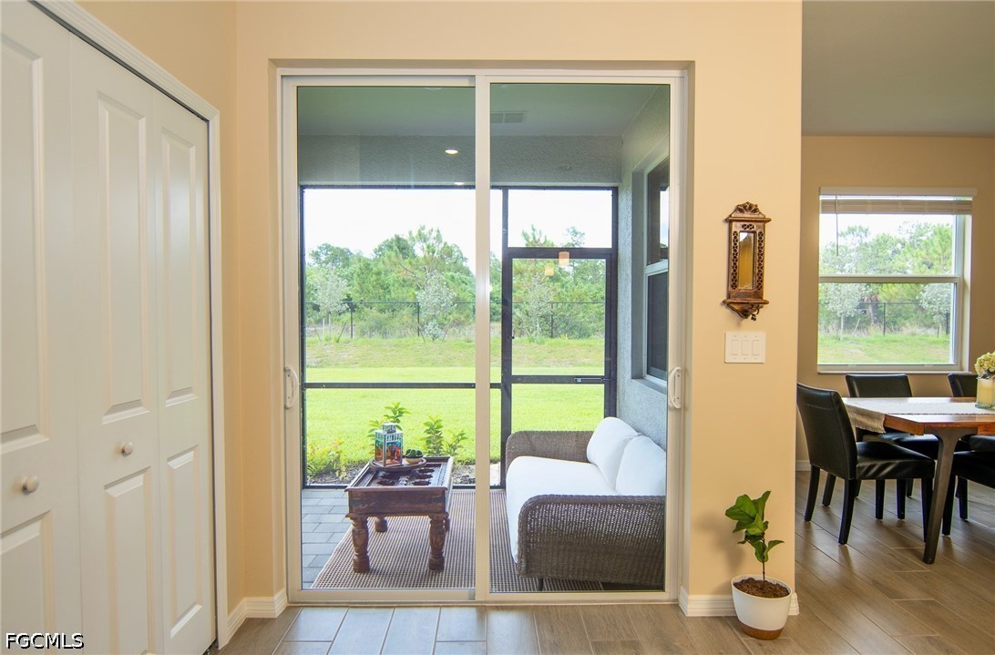 2433 Avocado, Naples, FL 34120