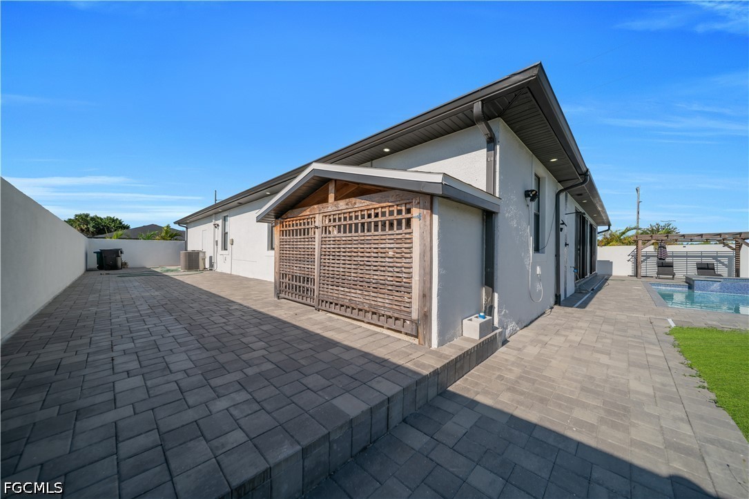 1600 1st, Cape Coral, FL 33991