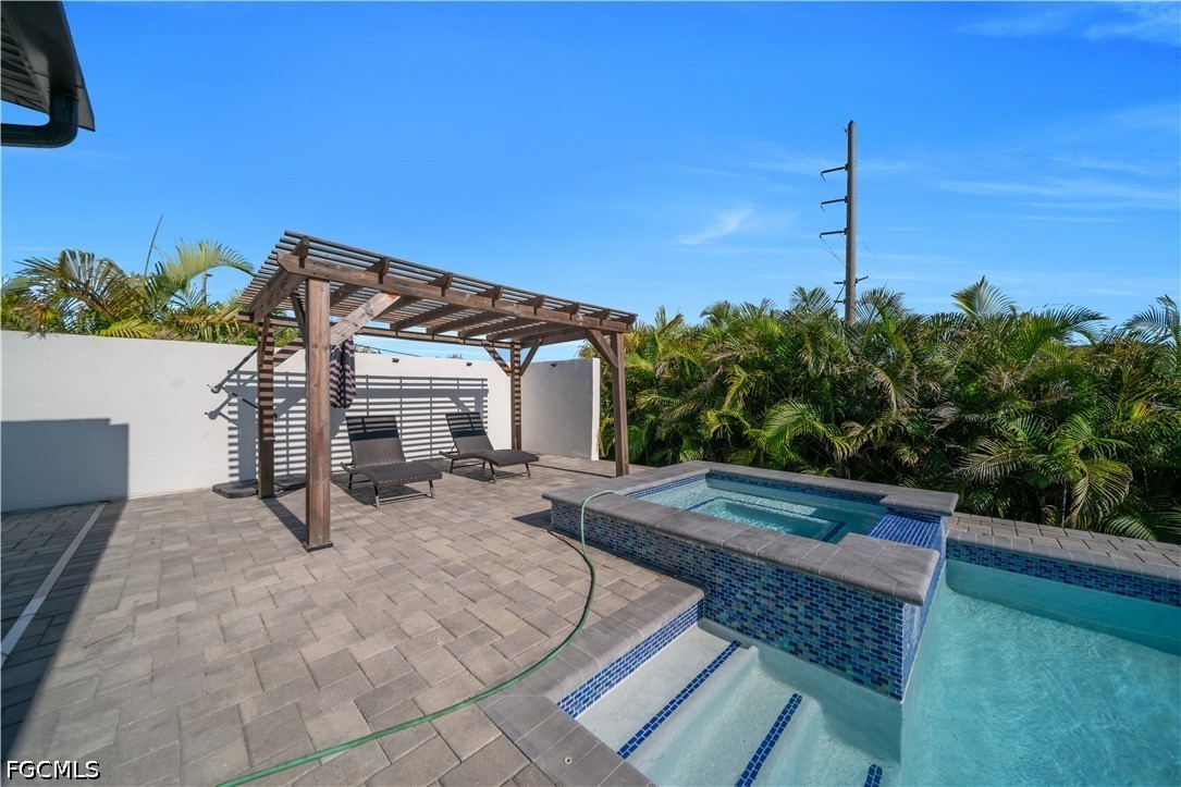 1600 1st, Cape Coral, FL 33991