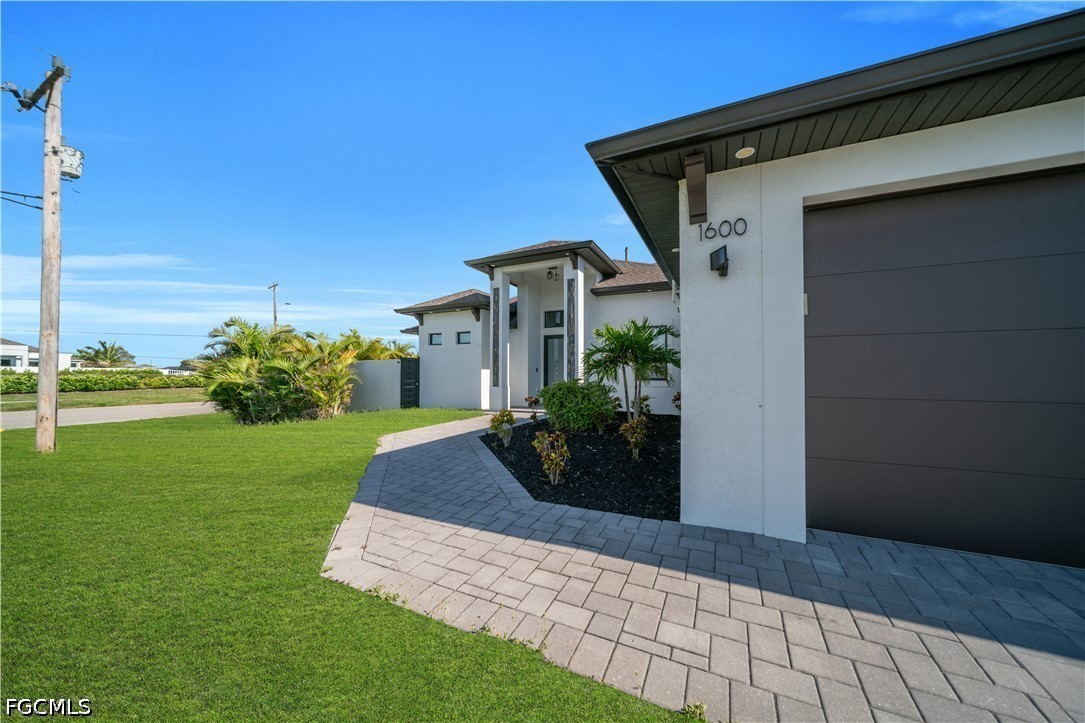 1600 1st, Cape Coral, FL 33991