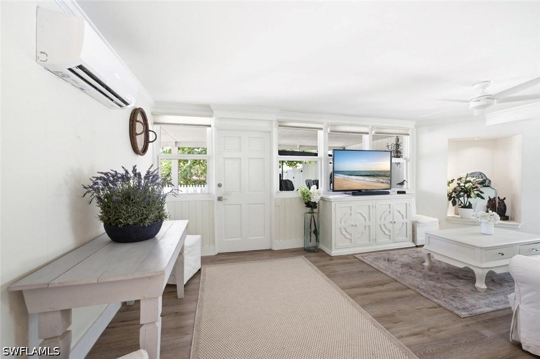 1216 10th, Naples, FL 34102