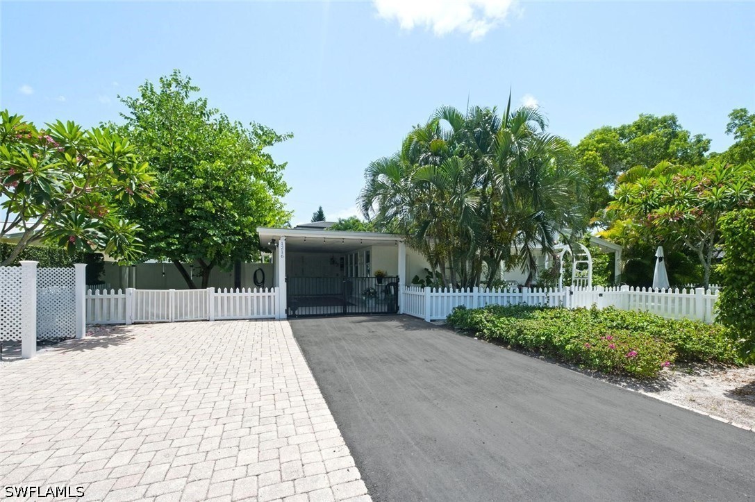 1216 10th, Naples, FL 34102