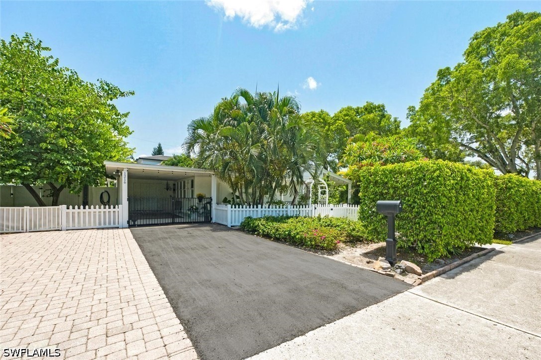 1216 10th, Naples, FL 34102