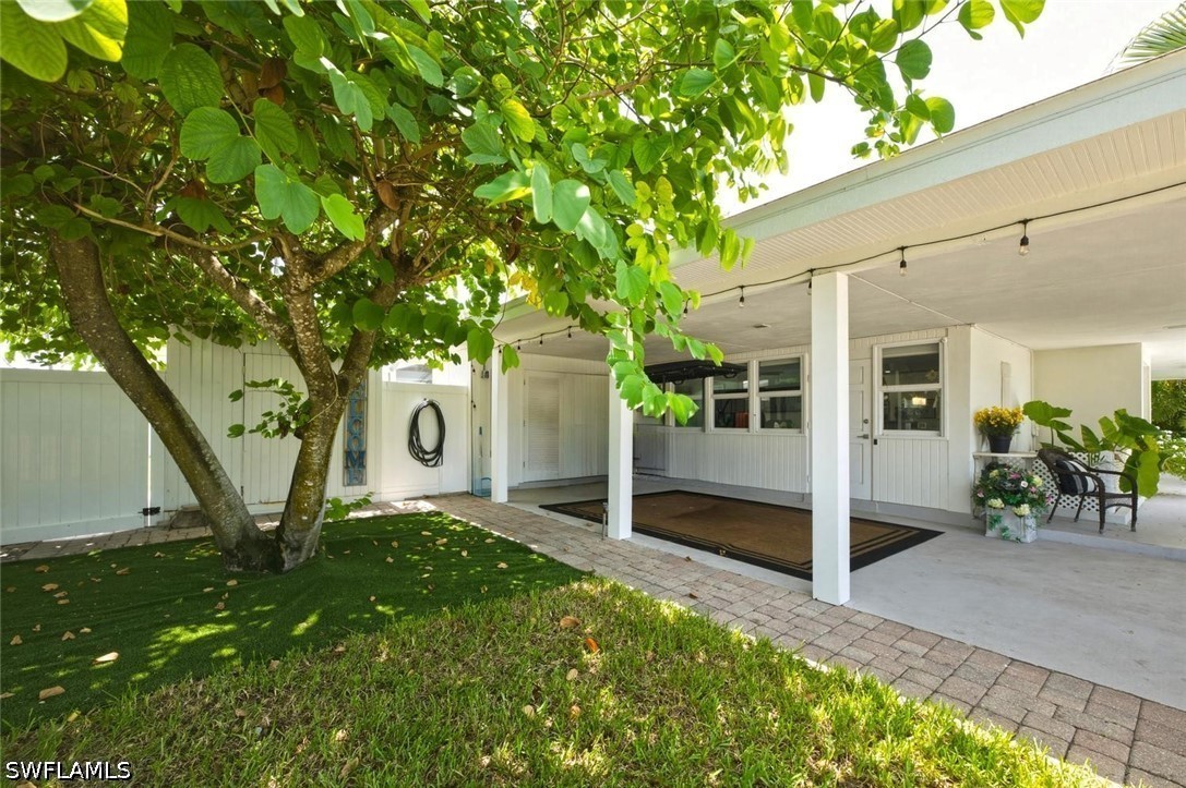 1216 10th, Naples, FL 34102