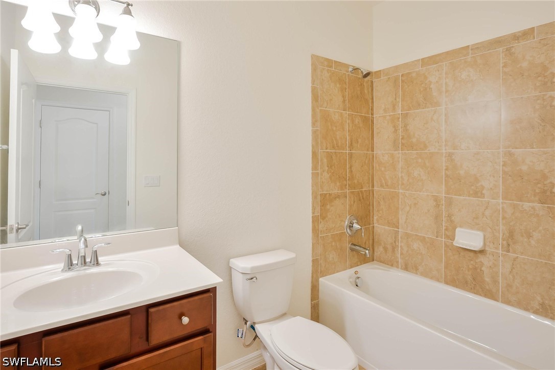9215 Shadow Oak, Naples, FL 34120