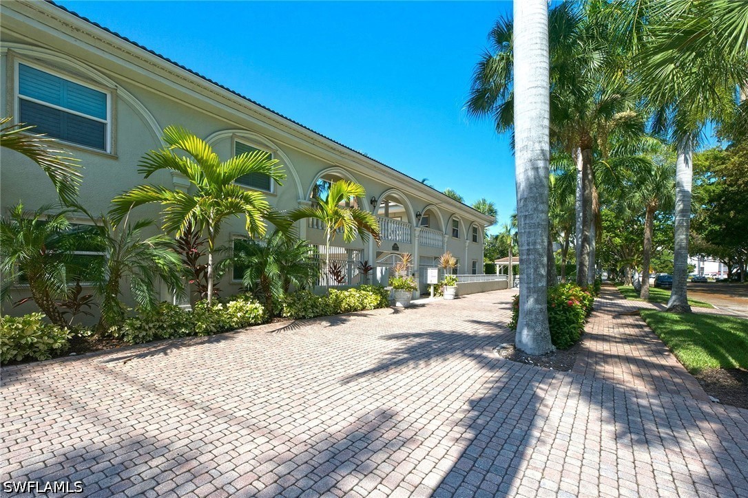 980 7th Unit 204, Naples, FL 34102