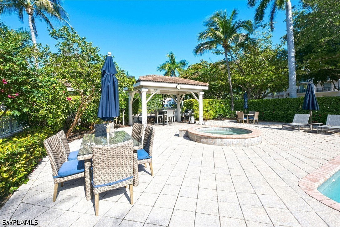 980 7th Unit 204, Naples, FL 34102