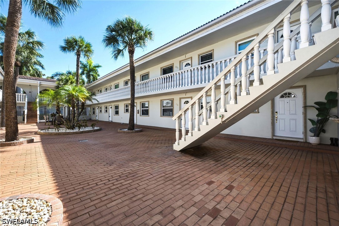 980 7th Unit 204, Naples, FL 34102