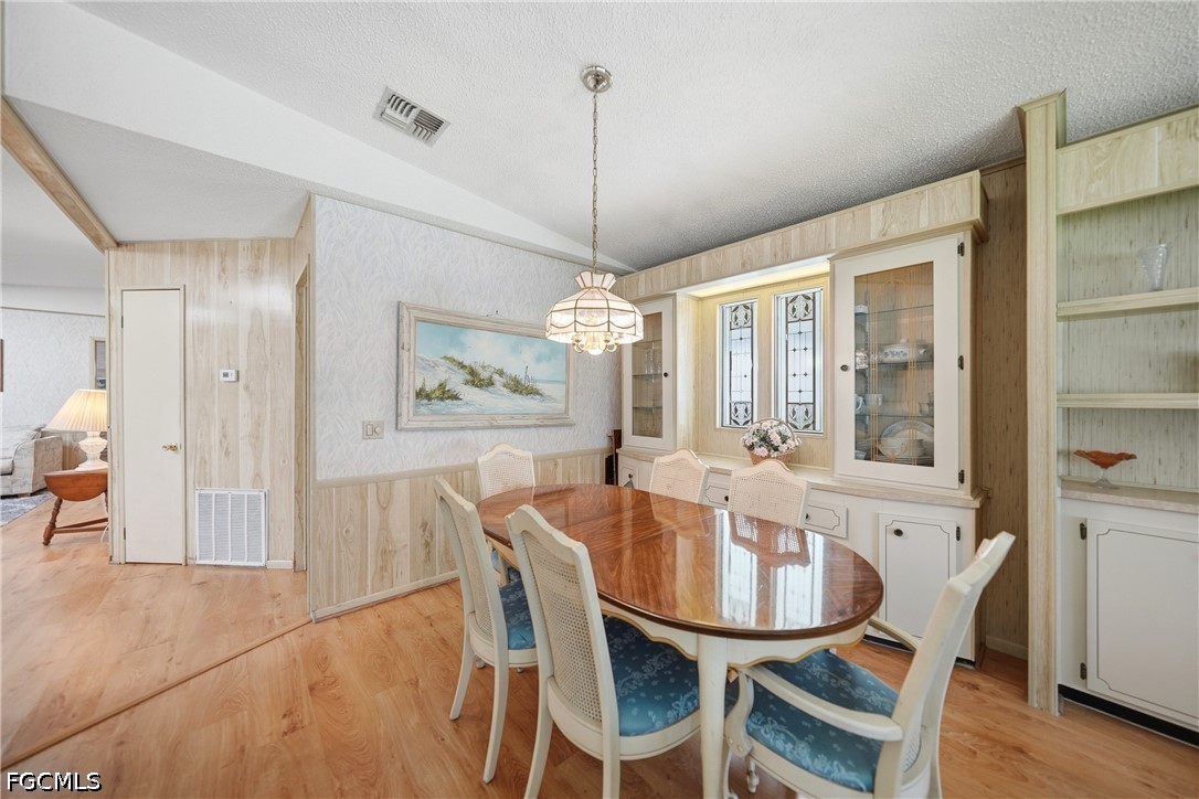 DiningArea