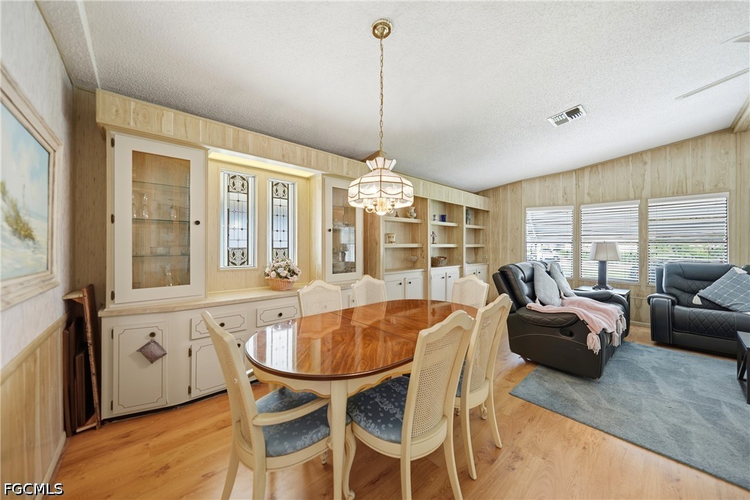 DiningArea