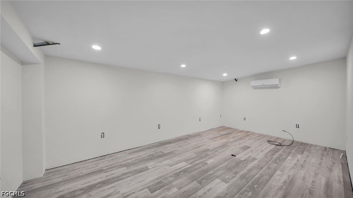 1672 Many, North Fort Myers, FL 33903