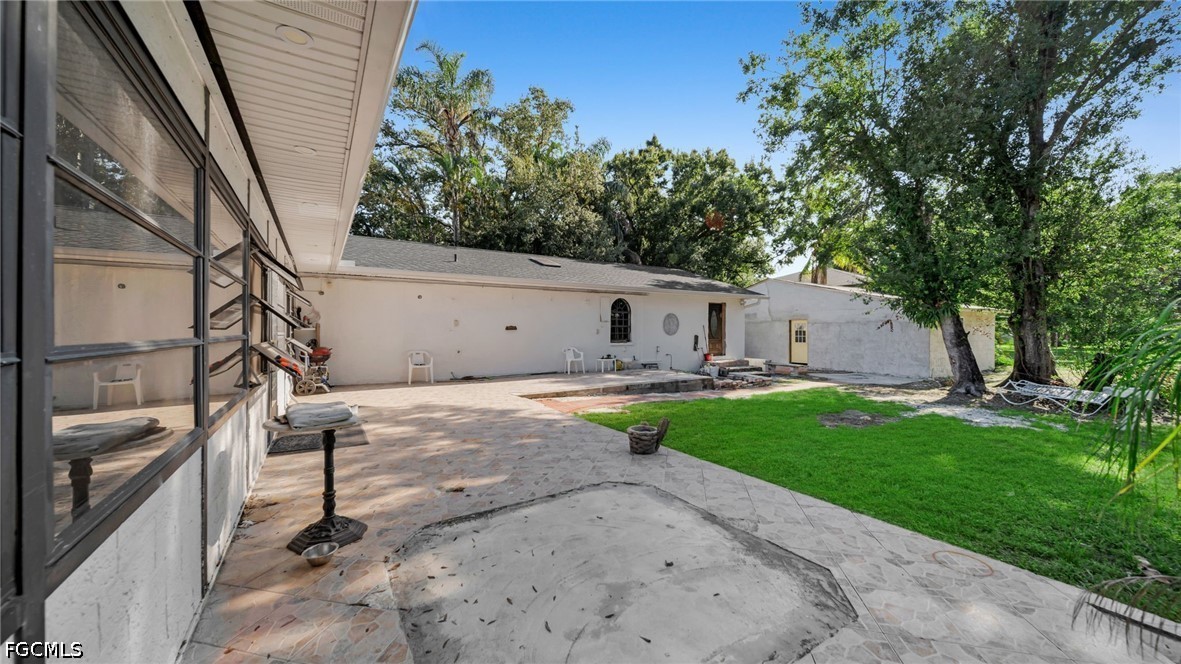 1672 Many, North Fort Myers, FL 33903