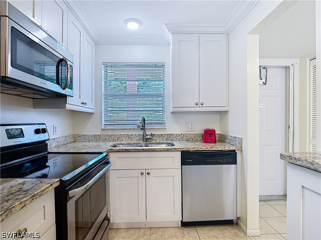 100 Forest Lakes Unit 109, Naples, FL 34105
