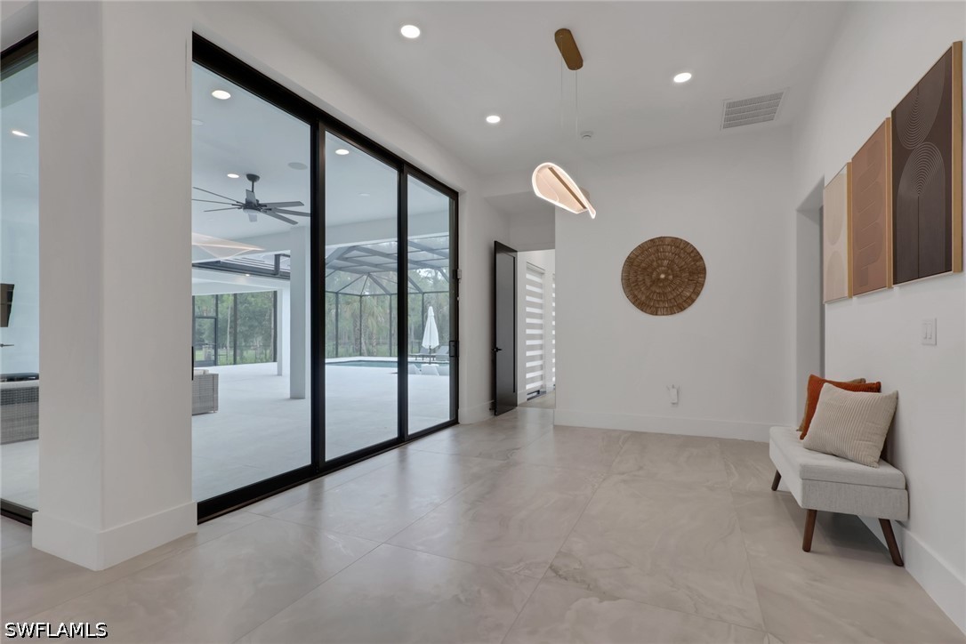 634 19th, Naples, FL 34117