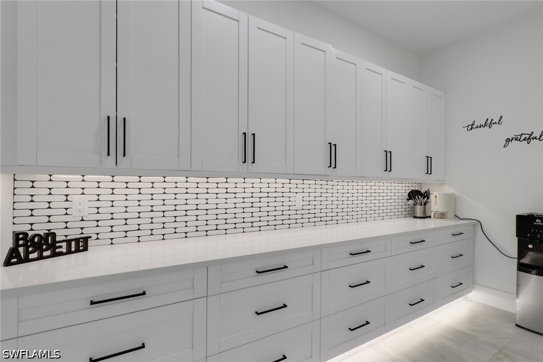 634 19th, Naples, FL 34117