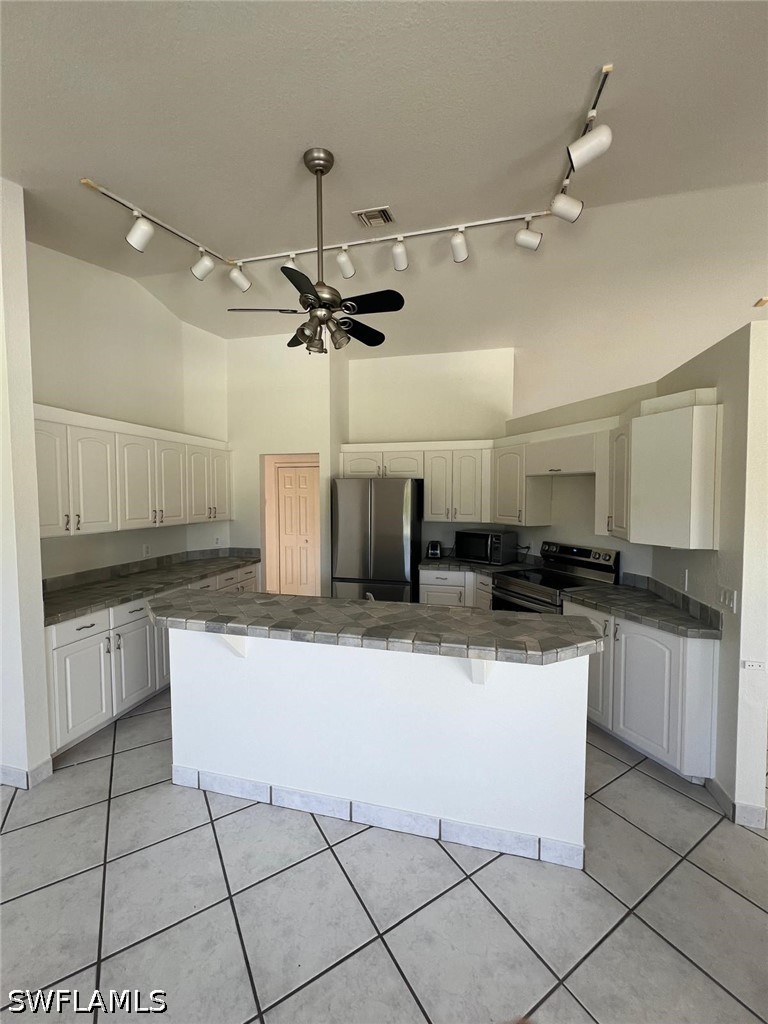 2875 18th, Naples, FL 34117