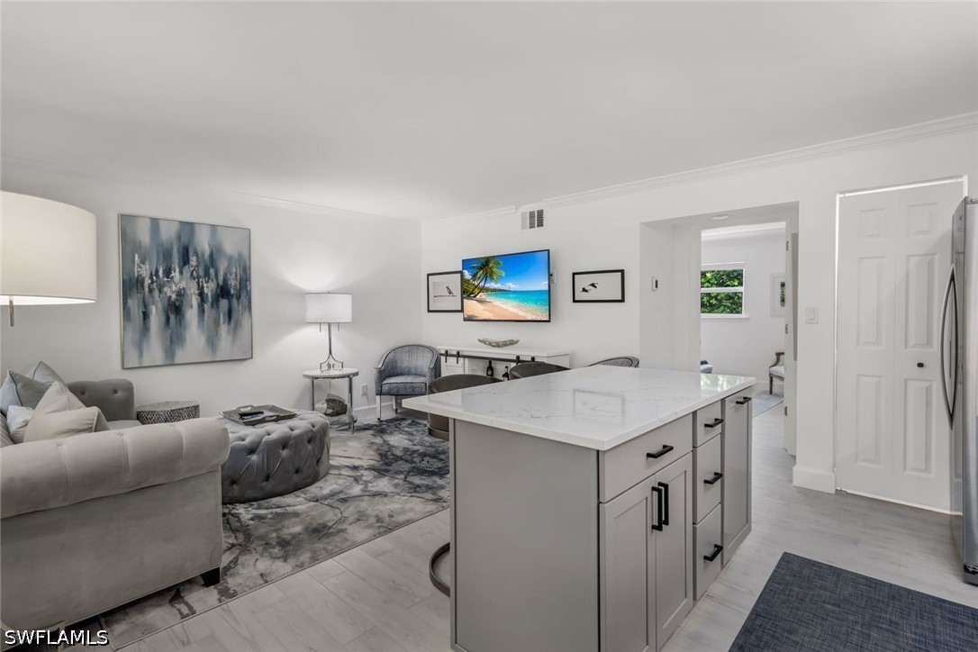 960 7th Unit 105, Naples, FL 34102