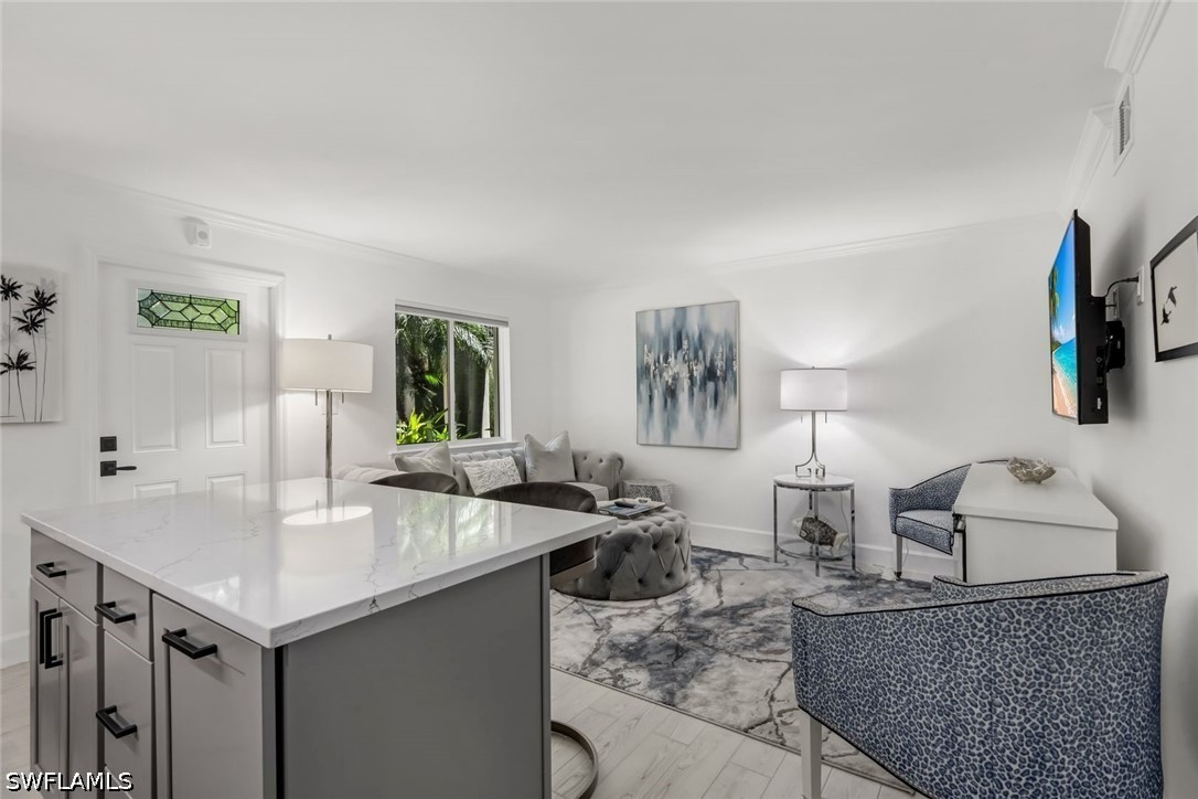960 7th Unit 105, Naples, FL 34102