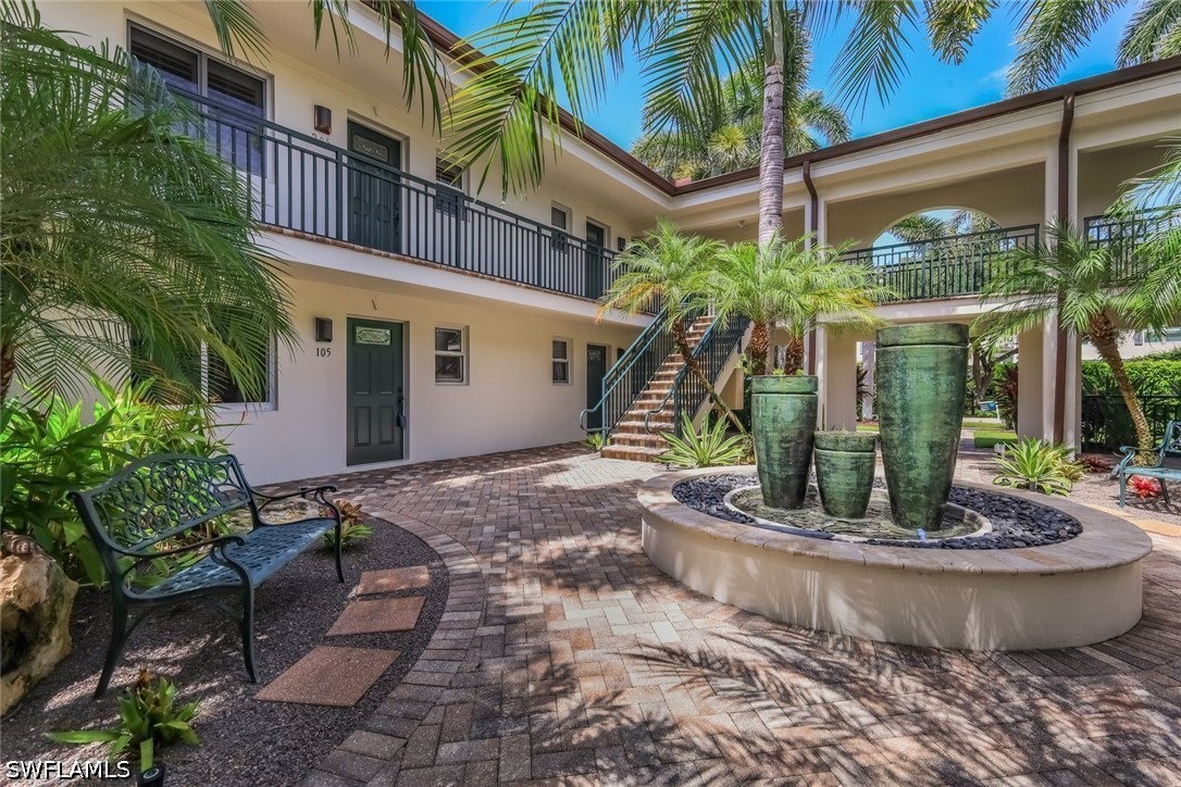 960 7th Unit 105, Naples, FL 34102