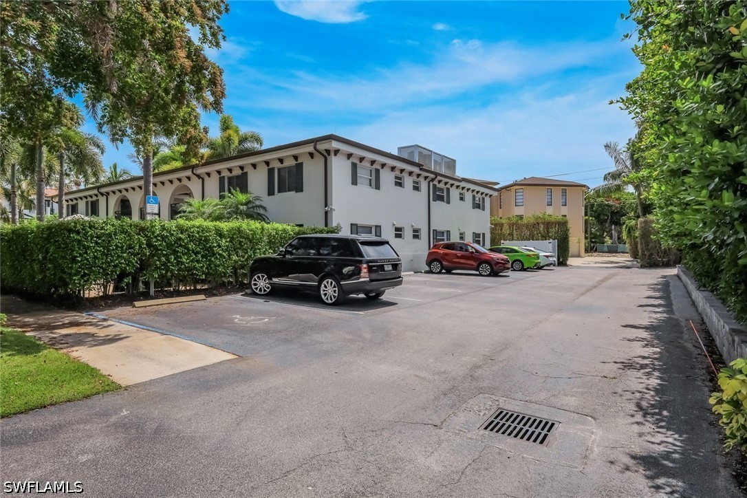 960 7th Unit 105, Naples, FL 34102