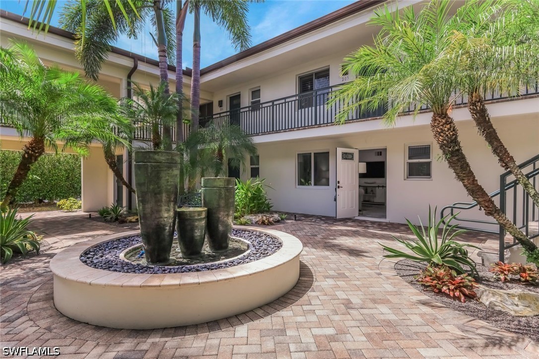 960 7th Unit 105, Naples, FL 34102