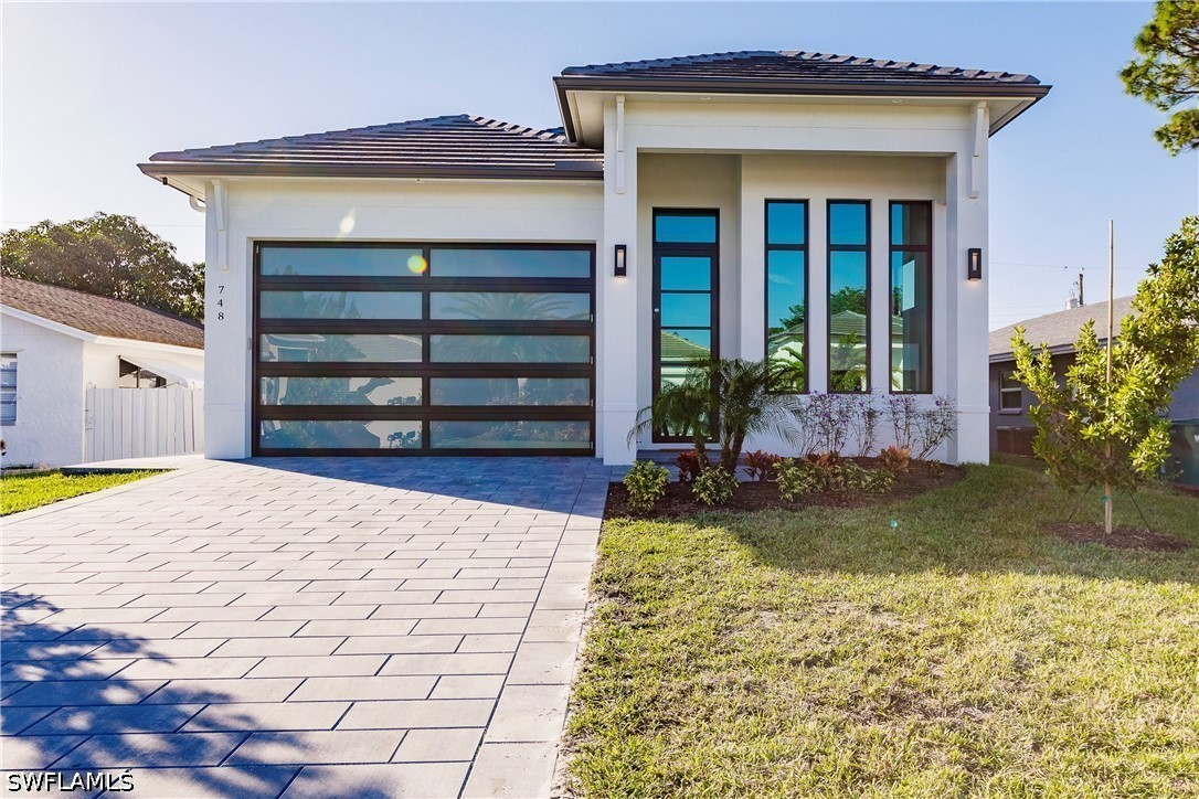 748 110th, Naples, FL 34108