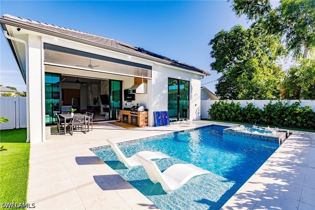 748 110th, Naples, FL 34108