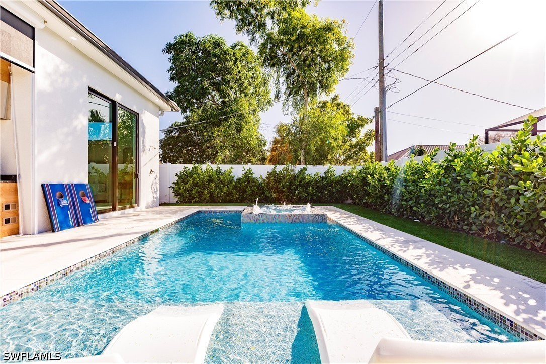 748 110th, Naples, FL 34108