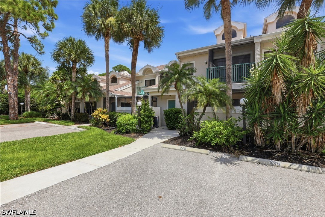 81 Emerald Woods Unit M3, Naples, FL 34108