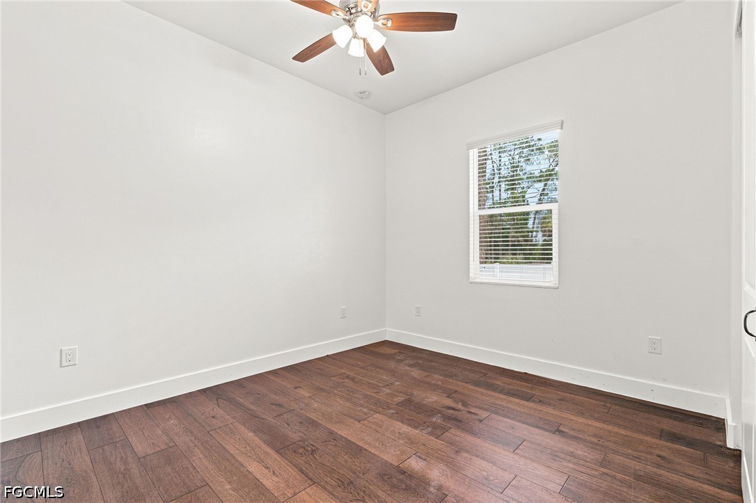 1853 Della, Naples, FL 34117