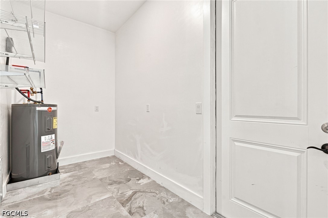 1853 Della, Naples, FL 34117