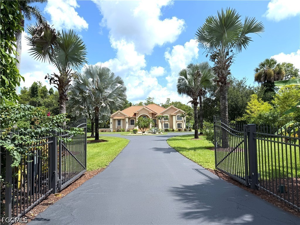 491 16th, Naples, FL 34120