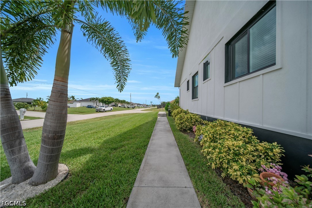 1305 10th, Cape Coral, FL 33993