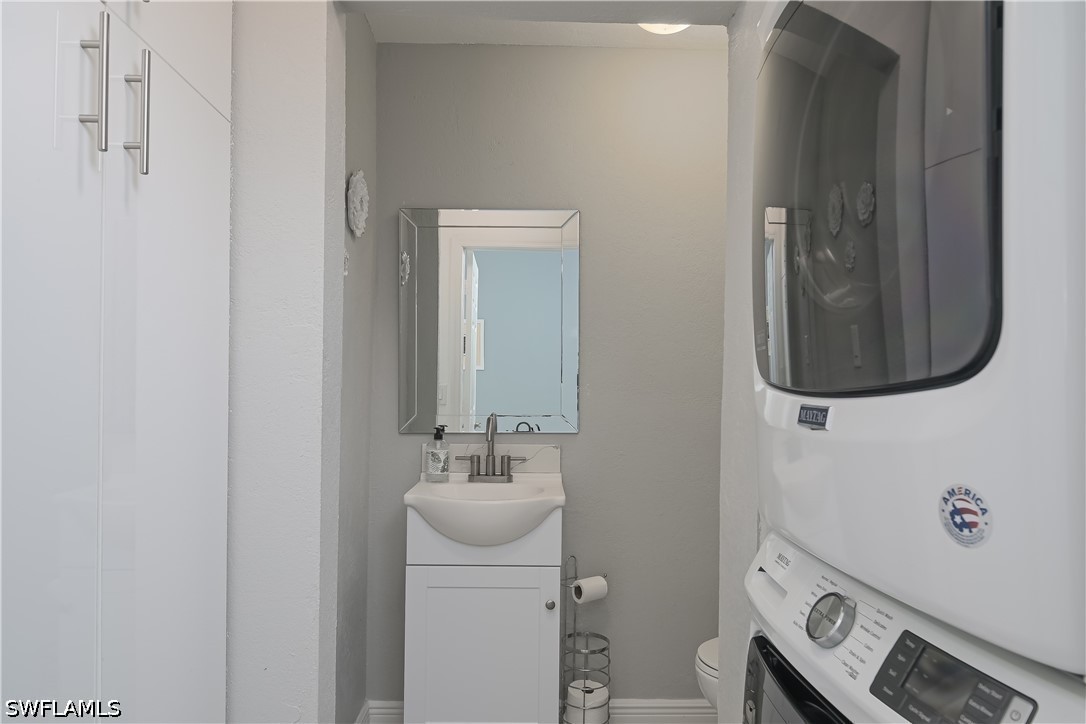 260 8th, Naples, FL 34120