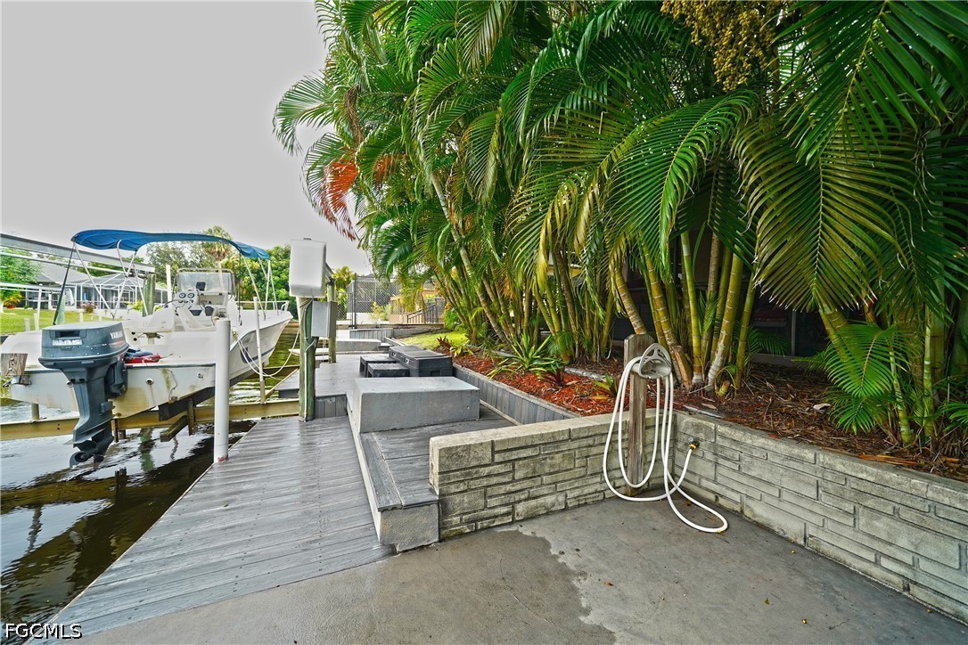 Dock