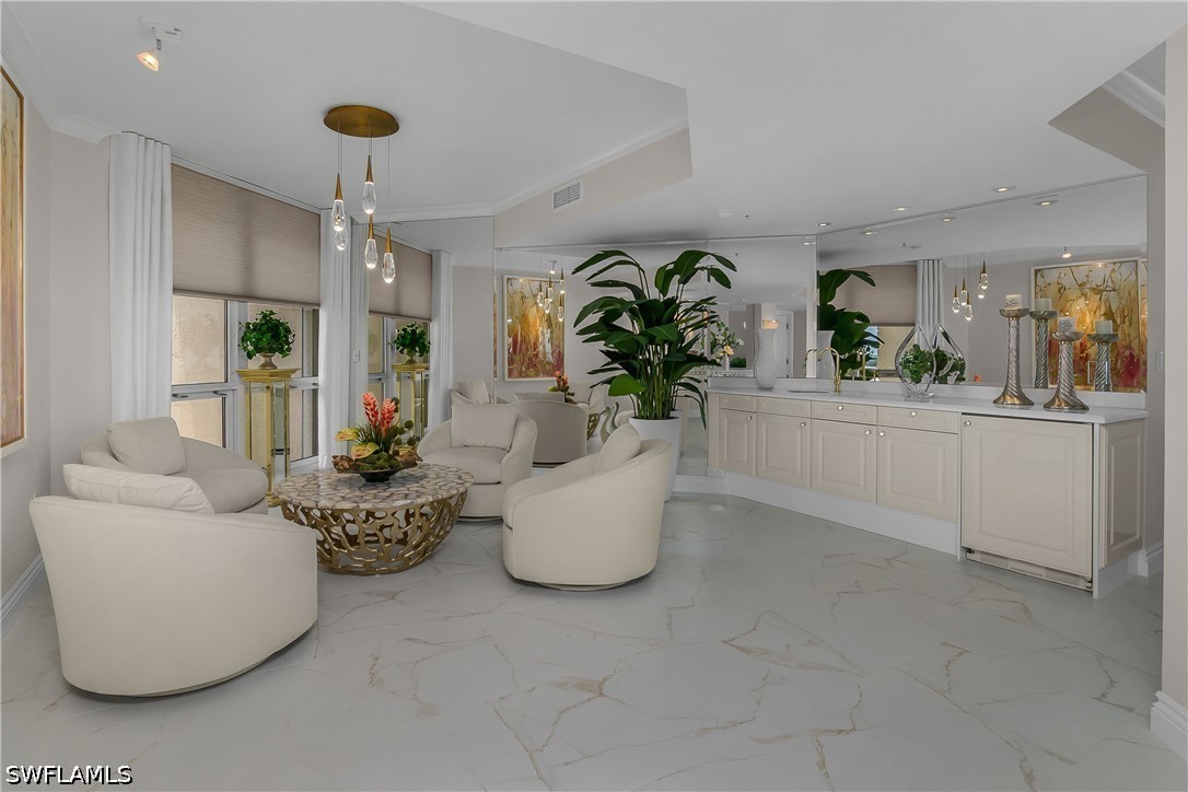 4021 Gulf Shore Unit 903, Naples, FL 34103